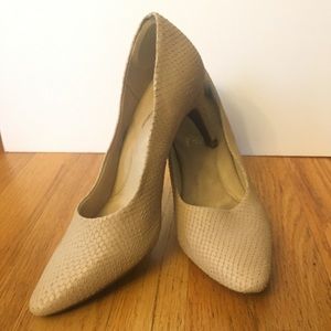 Aerosoles Light Tan Snake Heels